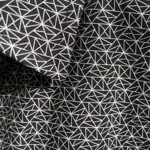 Black graphic design shirt - Picture 3 of 3